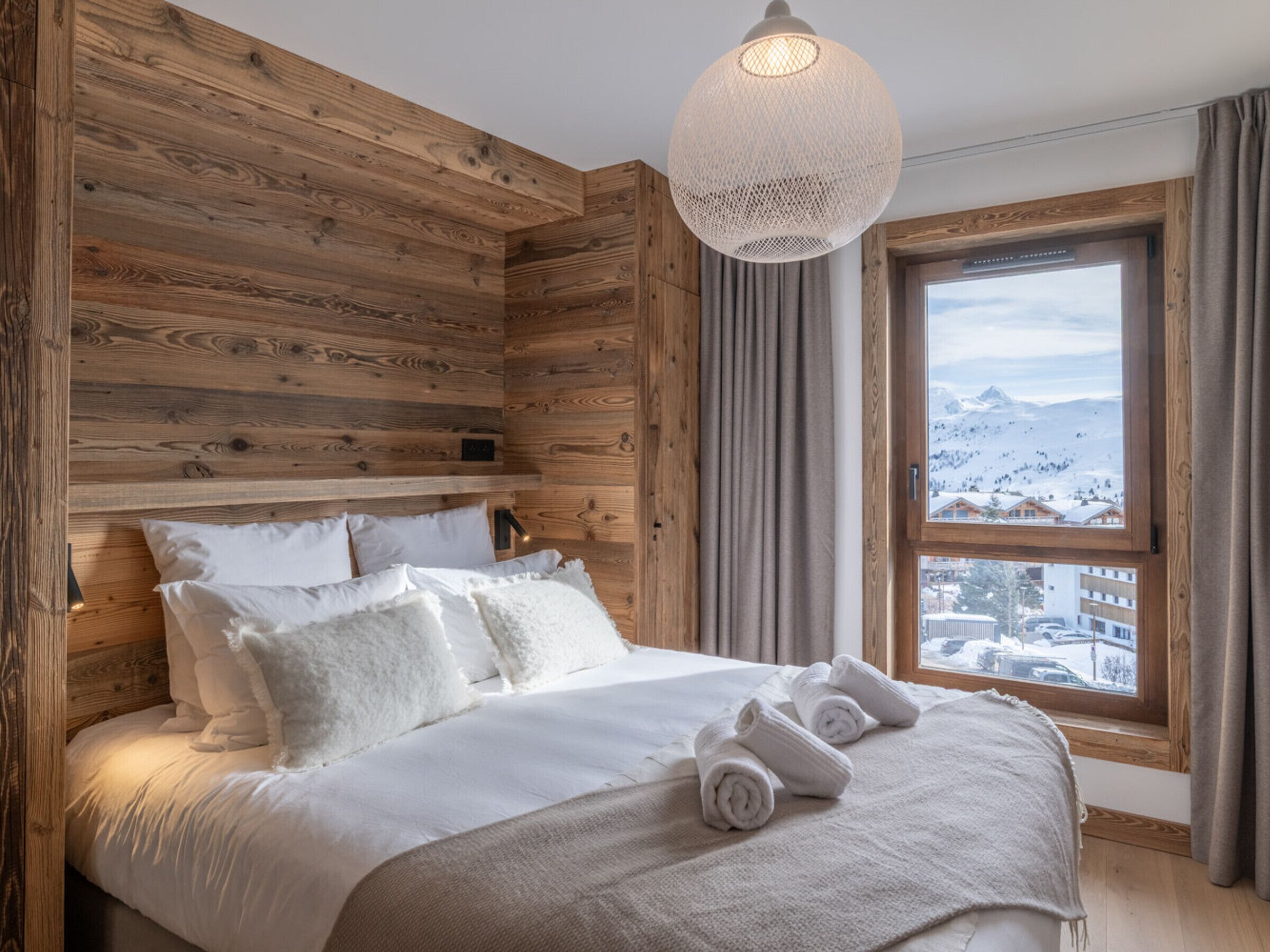 2 bedrooms, bed sheets