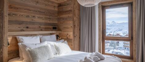 2 bedrooms, bed sheets