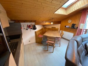 Interior - Spacious apartment near downtown, includes parking (Châtel)