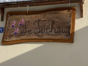 A wooden sign with the text 'Le Tuchsia' and decorative chili peppers. - Spacious apartment near downtown, includes parking (Châtel)