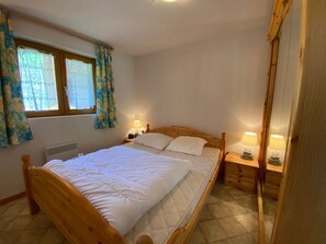 2 bedrooms, WiFi - Comfortable apartment with parking near Châtel center (Châtel)