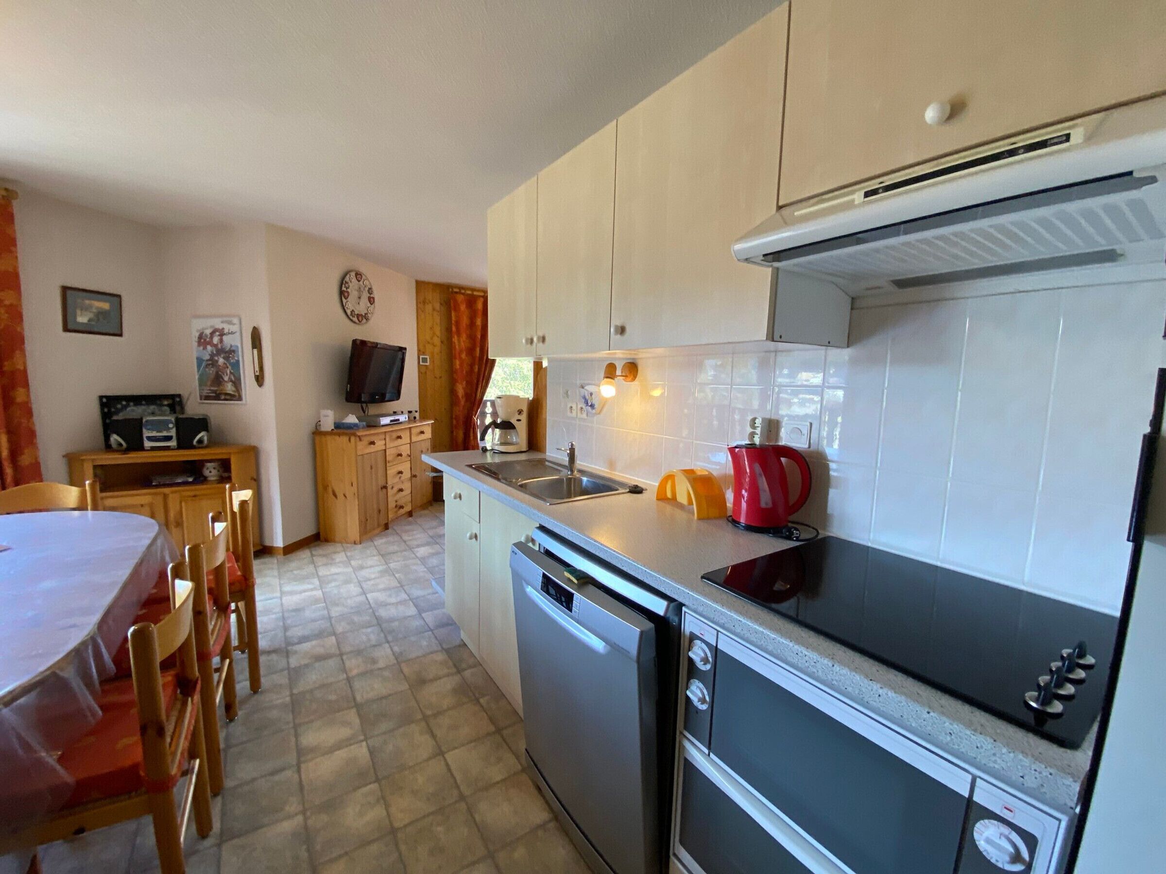 Réfrigérateur, micro-ondes, lave-vaisselle