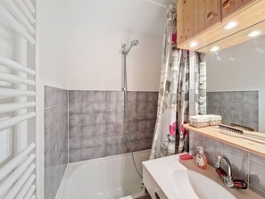 Bathroom - Family apartment near lifts, parking, south terrace (Châtel)