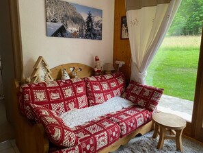 Living area - Family apartment near lifts, parking, south terrace (Châtel)
