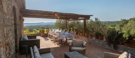 Outdoor dining