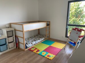 Children’s area - House with view of the Bauges (Gruffy)