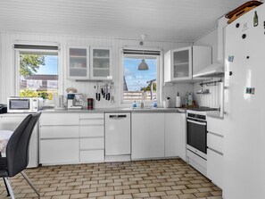 Fridge, microwave, dishwasher, cookware/dishes/utensils - "Edeltraud" - 100m from the sea by Interhome (Otterup)