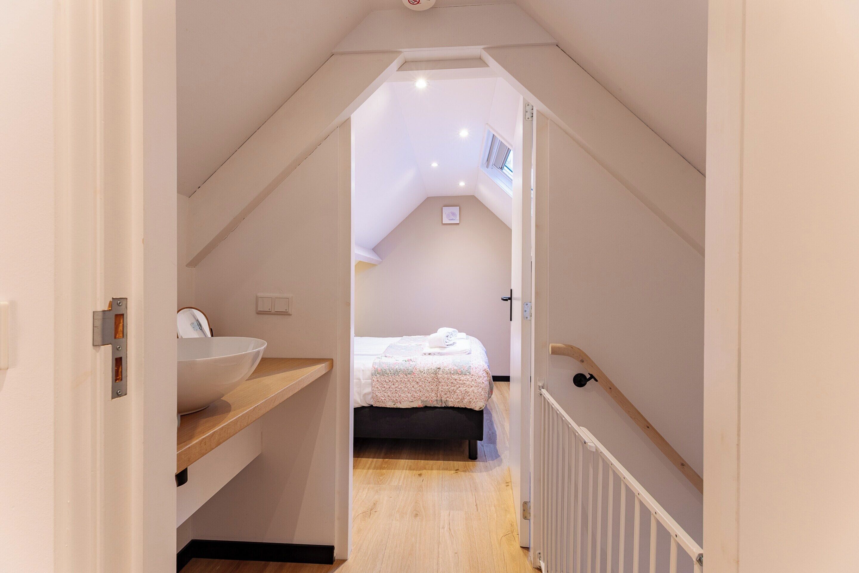 House | 2 bedrooms, individually furnished, bed sheets