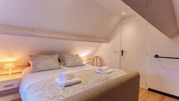 2 habitaciones, muebles diferentes y ropa de cama