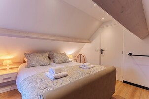 2 habitaciones, muebles diferentes y ropa de cama 