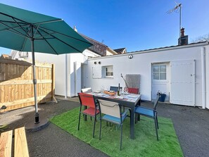 Outdoor dining - Sanoubott by Interhome (La Bernerie-en Retz)
