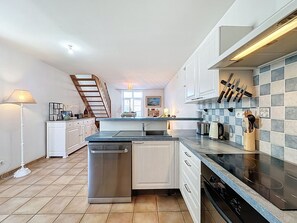 Fridge, microwave, oven, dishwasher - Sanoubott by Interhome (La Bernerie-en Retz)