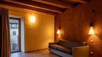 Quadruple Room | Living area