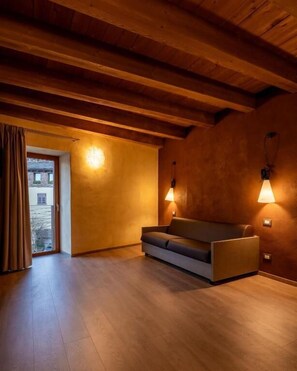 Quadruple Room | Living area - Hotel borgo Antico (Albiano)