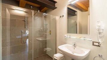 Quadruple Room | Bathroom