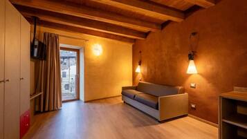 Habitación cuádruple | Área de sala de estar