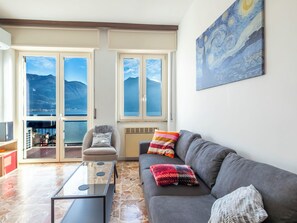 TV - Lovere Balcony View by Interhome (Lovere)
