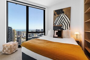 1 bedroom, desk, iron/ironing board, free WiFi - Queensbridge Luxe Living Next to Crown on the River. Pool • Gym • Sauna Steam (Southbank)