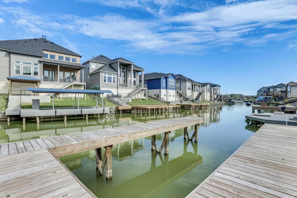 Lakefront Home on Lake Conroe w/ Boat Dock & Views