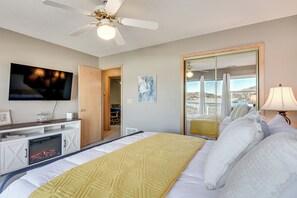 House (3 Bedrooms) | Interior - Private Hot Tub, Fire Pit! Lakefront Ozarks Escape (Gravois Mills)