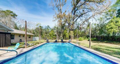 5 Mi to Silver Springs State Pk: Gem w/ Game Room!