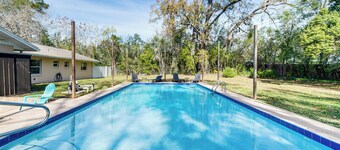 5 Mi to Silver Springs State Pk: Gem w/ Game Room!