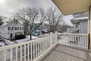 Apartment (3 Bedrooms) | Interior - All-season Fun! Charming Apt 3 Mi to Blue Hills (Milton)