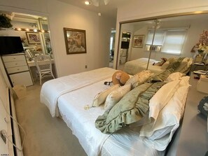 2 bedrooms, free WiFi - Relax in Margate • 2BR Condo Two Blocks From Beach & Minutes to Atlantic City (Margate City)