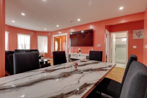 Interior - Ski & Explore! Colorful Apt 10 Mi to Dtwn Boston! (Milton)