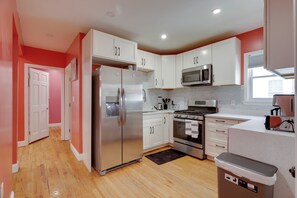 Interior - Ski & Explore! Colorful Apt 10 Mi to Dtwn Boston! (Milton)