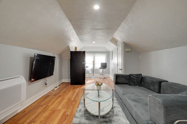 Apartment (1 Bedroom) | Interior