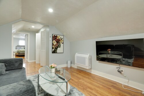 3 Mi to Blue Hills Skiing & Hiking! Couples Apt