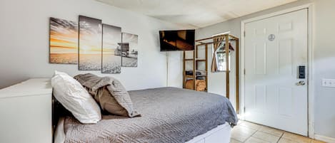 Apartment (0 Bedroom) | Interior