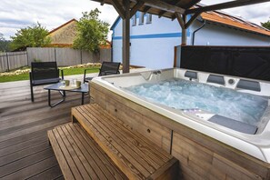 Terrace/patio - Fabulous 6-bedroom stylish cottage in centre of natural reserve-ideal for groups (Chlum)