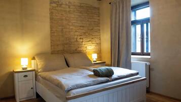 6 bedrooms, desk, free WiFi, bed sheets