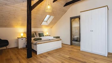 6 bedrooms, WiFi, bed sheets