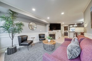 Interior - 1 Mi to Medical District: Seattle Townhome w/ Deck (Seattle)