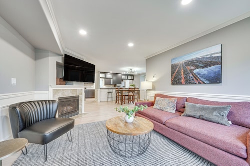 2 Mi to Matches at Lumen Field! Seattle Townhome