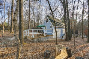 Interior - Wooded Couple's Escape Near Trails & Lake Hawkins (Hawkins)