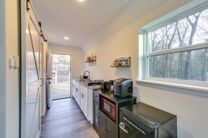Apartment (0 Bedroom) | Interior - Forest-view Gem w/ Deck: 8 Mi to Hawkins Beach (Hawkins)