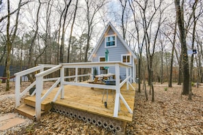 Apartment (0 Bedroom) | Interior - Forest-view Gem w/ Deck: 8 Mi to Hawkins Beach (Hawkins)