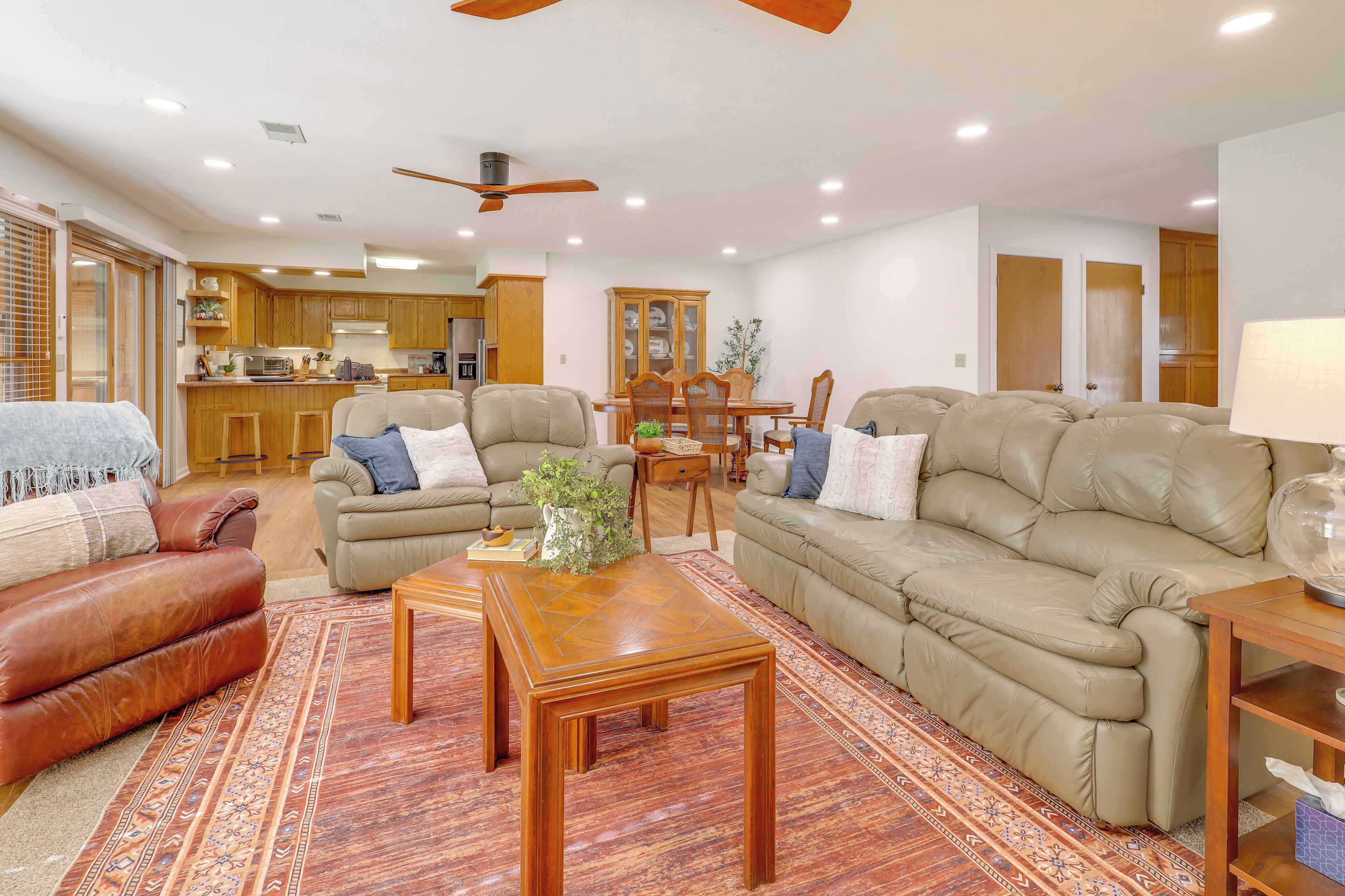 المنشأة من الداخل
