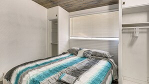 A bedroom with a bed, a window with blinds, a wardrobe, and a wooden ceiling. - 1 Mi to Main St Eats! Single-level Red Bluff Home (Red Bluff)