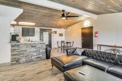 1 Mi to Main St Eats! Single-level Red Bluff Home