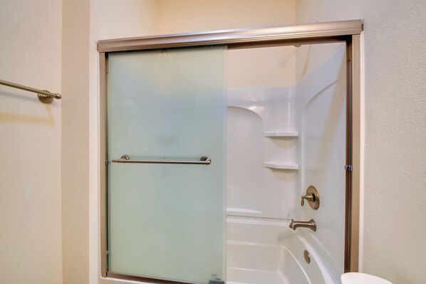 A bathroom with a glass-enclosed shower, a bathtub, and a toilet. - Epic Silver Valley Basecamp: Steps to Dtwn Fun! (Wallace)
