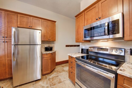 Ski & Explore! Charming Downtown Wallace Condo