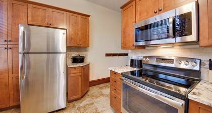 Ski & Explore! Charming Downtown Wallace Condo