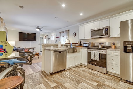 Interior. Near Trails & Vast Access! Modern Burke Home Base