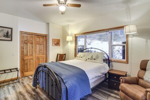 Interior - Scenic Creekside Retreat! Rocky Mountain Cabin (Dumont)