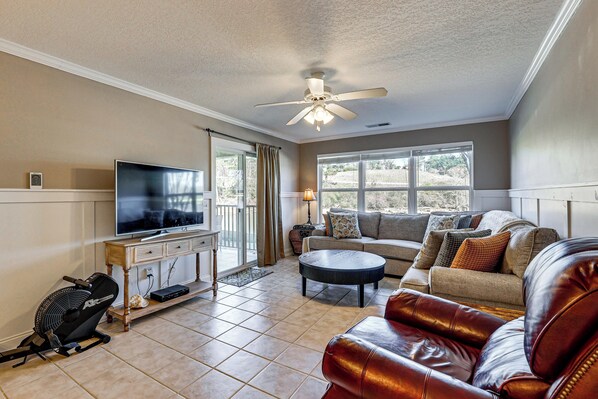 Apartment (3 Bedrooms) | Interior - Boat Slip & Pool Access: Alexander City Escape (Alexander City)